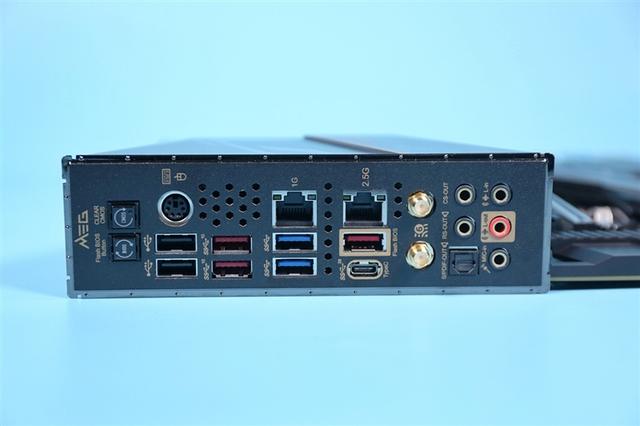 内存超频能力依旧拔群！微星MEG Z490 ACE主板评测