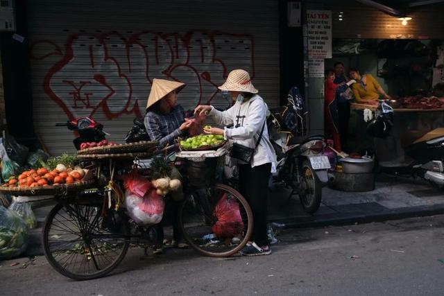 咔嚓！30张街头摄影里的“摆地摊”