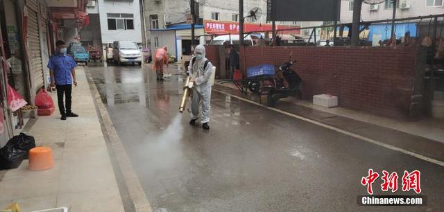 湖北多地农贸市场开展全面消杀工作