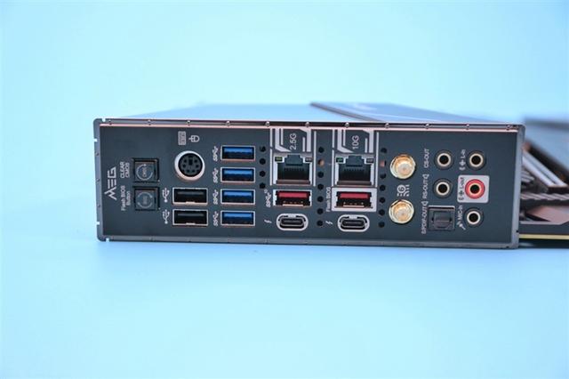 来自4600MHz C19的感动！微星MEG Z490 GODLIKE主板评测