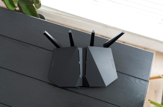 满血的WiFi6电竞路由!华硕RT-AX82U魔鬼鱼疾速体验