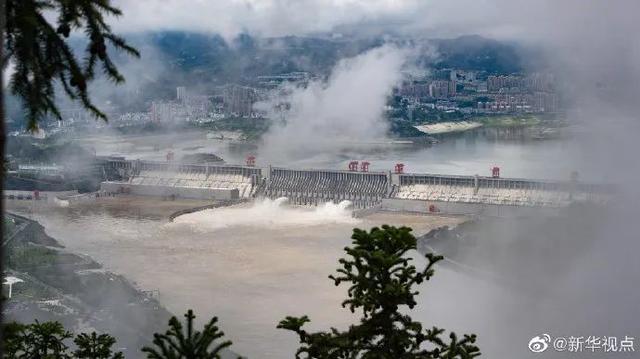 三峡！今年第一次泄洪