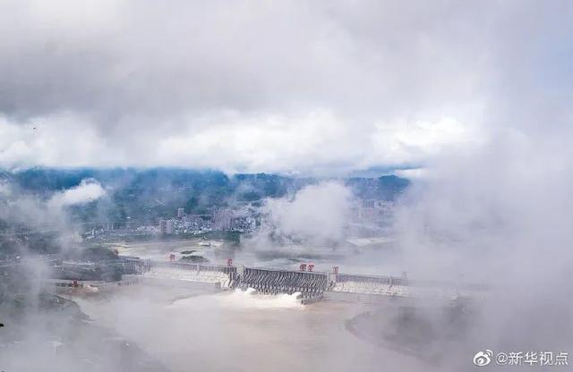 三峡！今年第一次泄洪