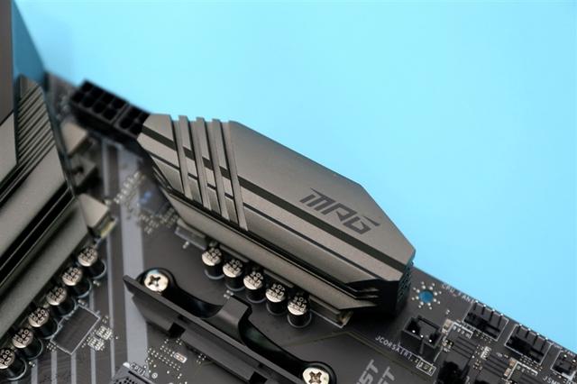 甚至还要略强于顶级的X570主板！微星MPG B550 GAMING CARBON WIFI评测