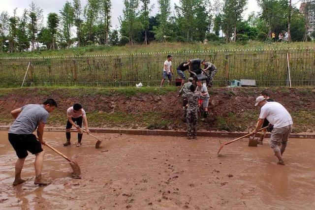 四川泸州 三地纪委参与抗洪抢险