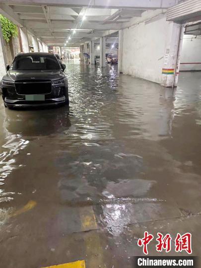 重庆23个区县出现暴雨 发布洪水黄色和橙色预警