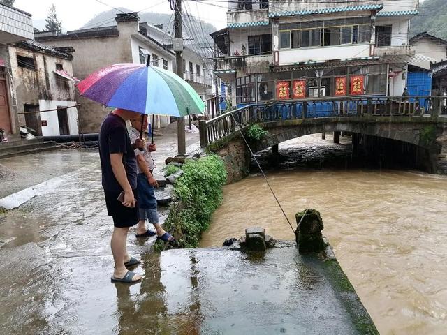 【防汛一線(xiàn)】安徽歙縣：兩名扶貧干警的防汛日記