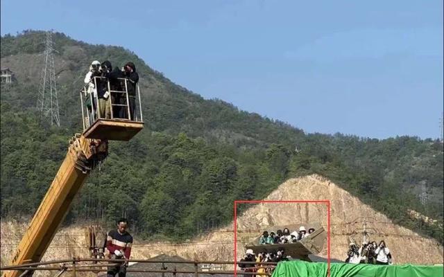 独家观察｜|从为爱发电到黑色产业链，起底明星