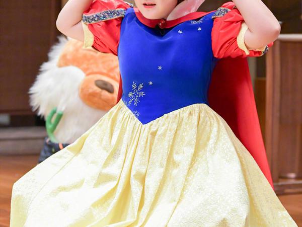 贾玲最出圈的综艺救场！“抢镜”帮关晓彤化解尴尬，这情商无敌了