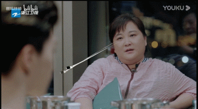 贾玲最出圈的综艺救场！“抢镜”帮关晓彤化解尴尬，这情商无敌了