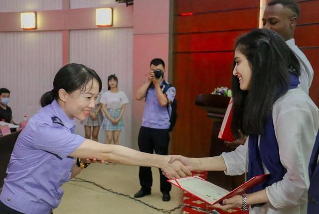 尊重生命·共享平安 湖南中医药大学国际生“法制大课堂”开课
