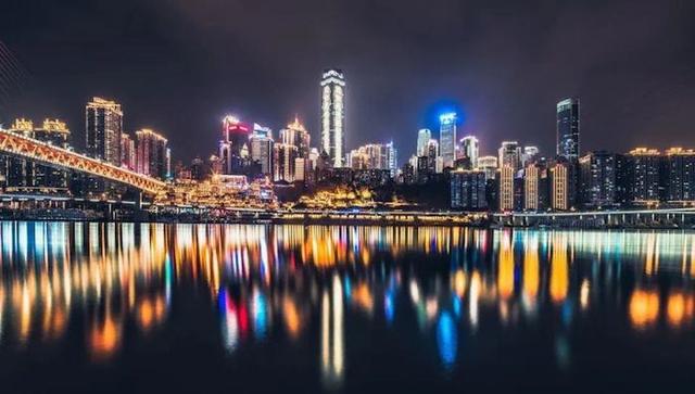 重庆48小时 |在这座火辣的城市里，体验它的5D魔幻感