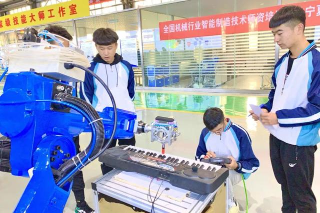 老师串通招生贩子赚人头费