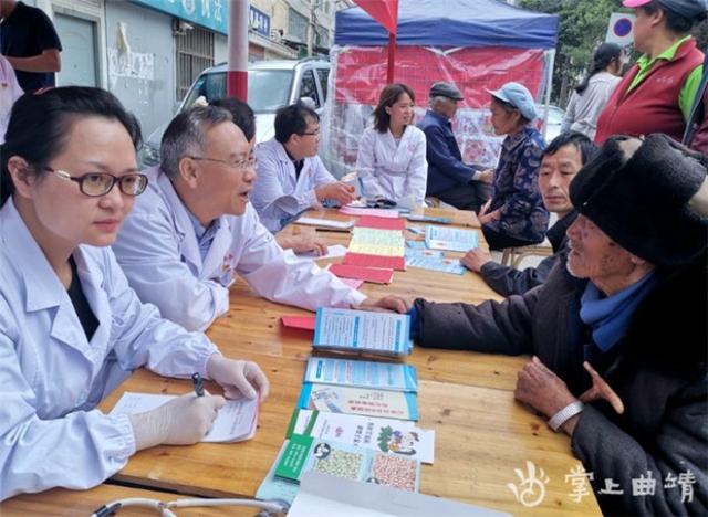 县卫健局开展中医药法宣传义诊活动