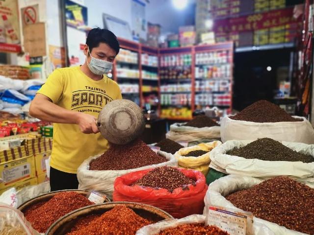 日均交易量1.3万吨 看重庆最大“菜篮子”如何保供应