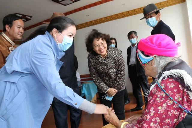 名医消逝、名方流失、名药缺失，民族民间中医药“囧境”咋破？