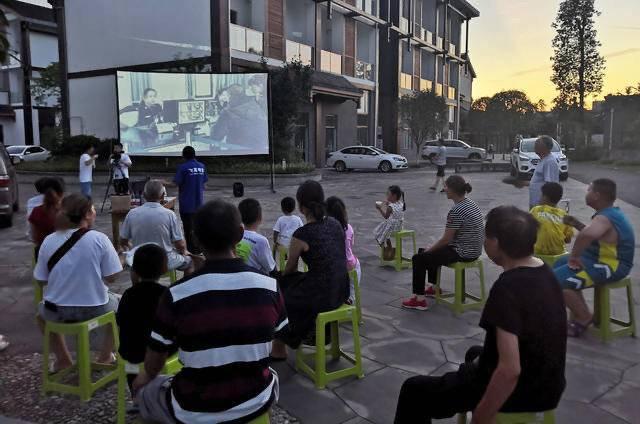 坝坝电影回归 四川泸州江阳区1056场公益放映电影将陆续走入田间地头