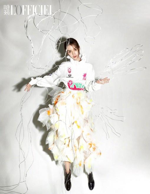 大片|Angelababy碎玻璃大片 皮衣造型气场全开极具风格