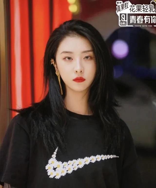 赵小棠否认恋情，说自己喜欢喝酒蹦迪，被批带坏粉丝