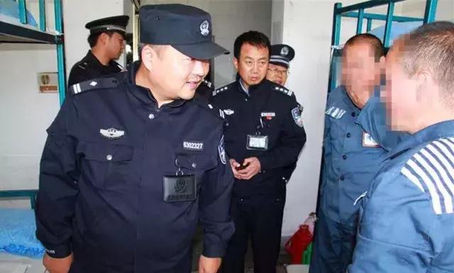 监狱警察新式制服