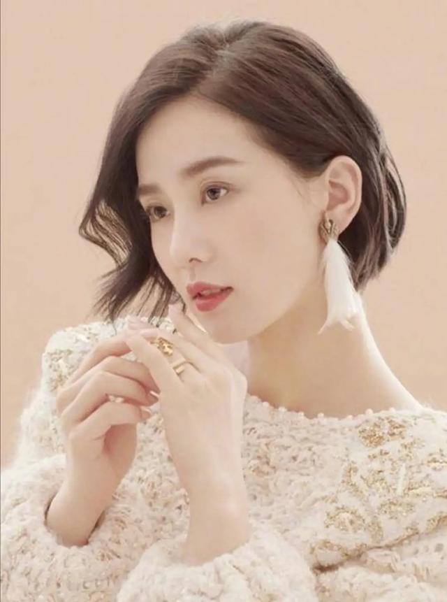 天姿绝色， 国色天香