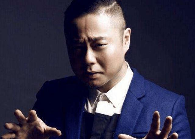 《西虹市首富》马大翔“牺牲”多大？剧外穿西装的他，帅到不行