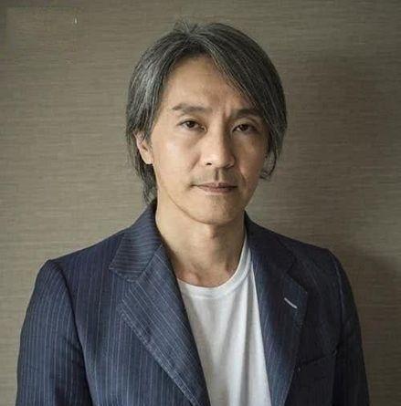 真以为周星驰破产了？近二十年电影没亏过，身价早已数十亿