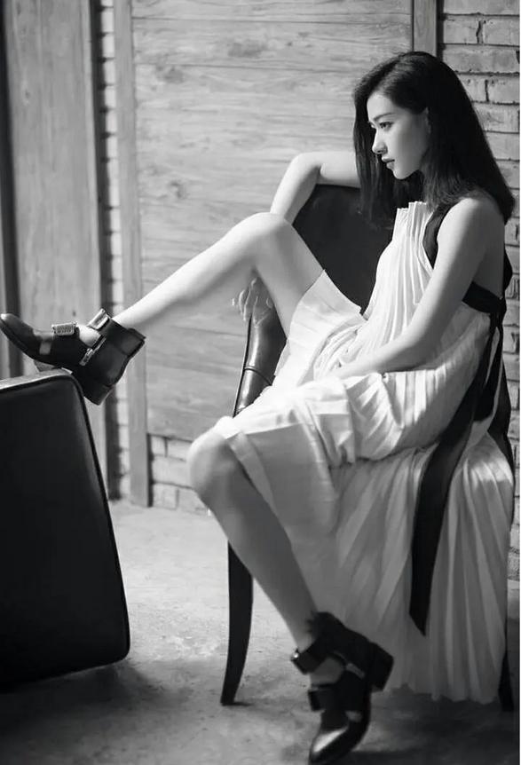 娱乐圈的“白月光”万茜，怎么活成了众人羡慕的模样？