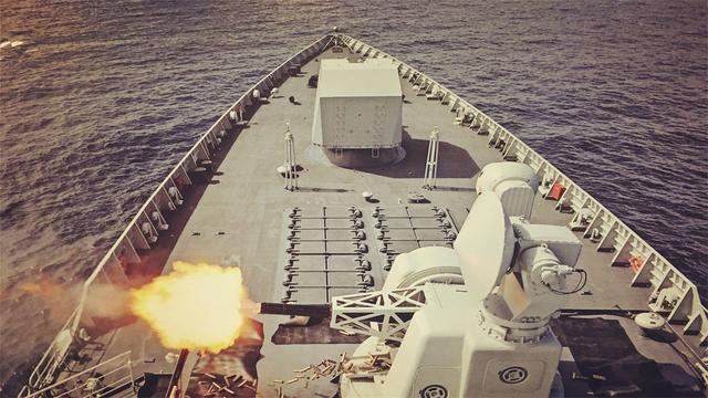 我军实弹演习划&ldquo;红线&rdquo;，美军又来了？张召忠：英国是前车之鉴