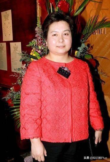 何鸿燊何氏家族悼文，留下四房十七杰，详细了