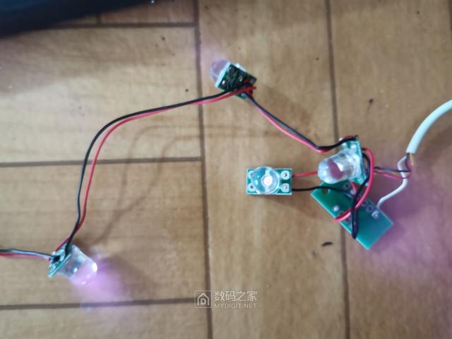 售价昂贵！详细拆解头部按摩器，带你一探内部功能与构造！