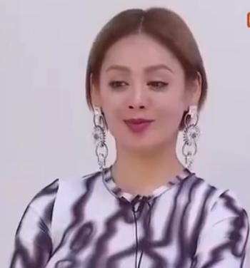 《乘风破浪的姐姐》的一幕，撕开了成人世界的