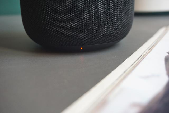 华为AI音箱2电池版：可无线移动的智能AI音箱