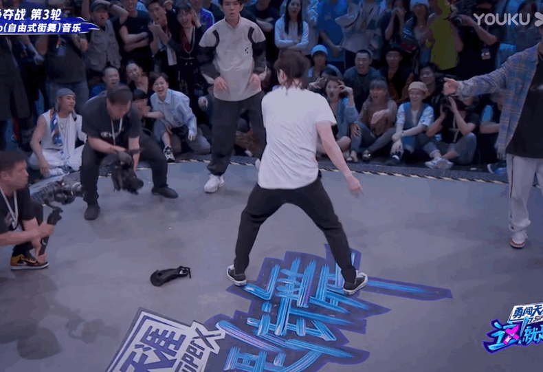 跺出|张艺兴把地板跺出坑 Krump不仅实力顶尖创意想法也让人惊艳
