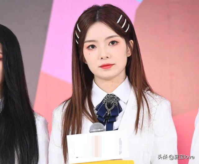 硬糖少女成团采访：赵粤遇刁钻问题求助希林，而她拒绝被C位夸