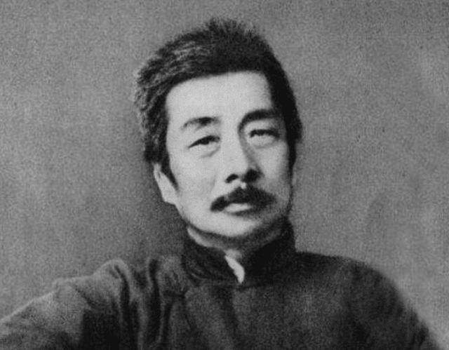 课本里的鲁迅、霍去病没了，反而是明星却越来