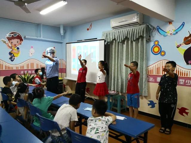 重庆|“暑假模式”全面开启 渝中交巡警给出18条假期安全提醒