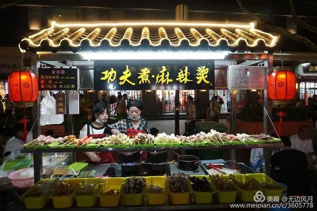 晋城南大街抓拍！众人排长队