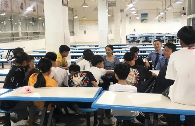 永仁：这堂在餐厅里的法治课很励志