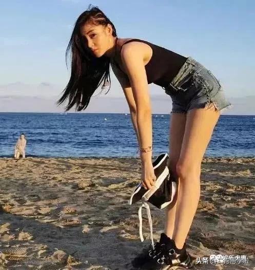 张天爱身材到底有多撩？当她穿上紧身背心那一