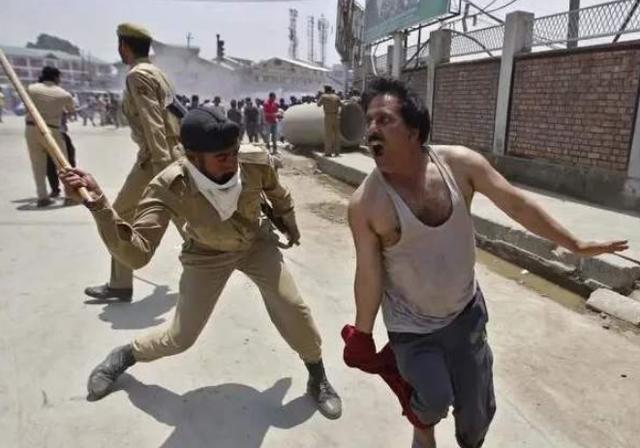 印度疫情难以控制，莫迪梦想发“病毒财”，要“烧掉”20万亿卢比