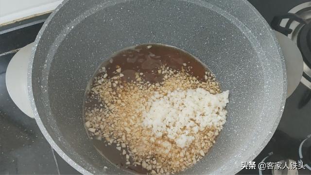 夏季超火的马蹄糕，教你家常做法，配方详细，口感冰爽Q弹又好吃