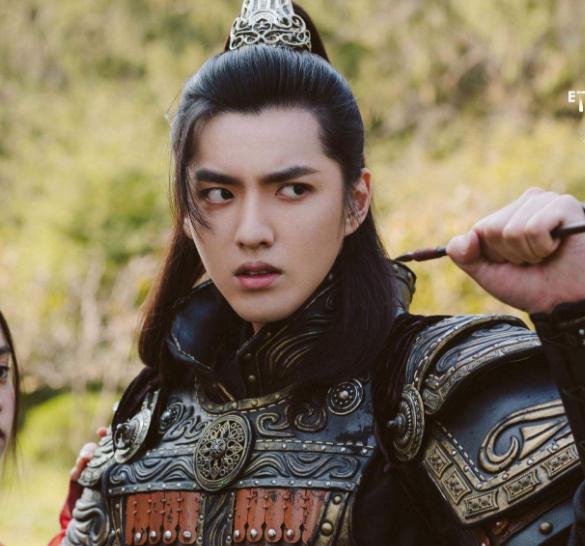 杨紫新剧定档8月，同期对手强大，谁能胜出还要