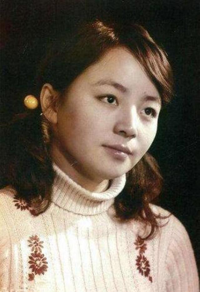 “钉子户”宋丹丹告别春晚后，惨遭“翻车”，艺术家人设崩塌？
