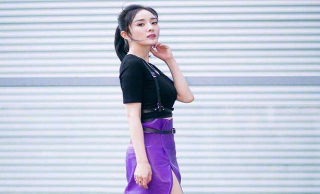 杨幂被曝身材作假，大热天穿“假屁股”太尴尬