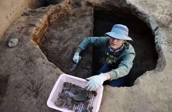 考古队挖掘“九层妖塔”，为何只挖两层，剩下七层却至今不敢挖掘