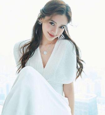 baby小龙女扮相与陈妍希比，于正这句夸人的话让粉丝不喜