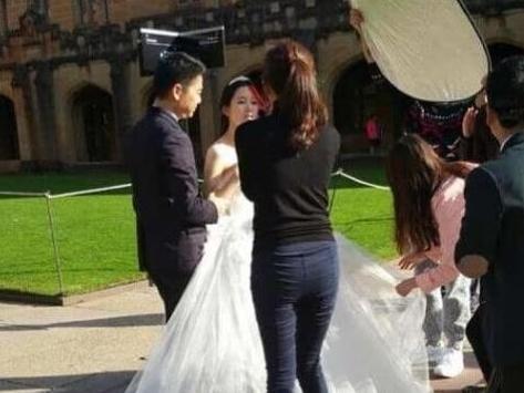 刘强东发家史不得不提的三个女人。“京东”名