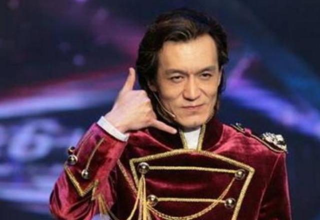 2018年，李咏客死异乡不愿回国，哈文含泪说出难