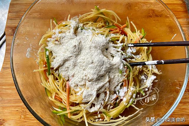 土豆丝别炒了，打2个鸡蛋，不炖不炒不凉拌，我家早餐经常做着吃